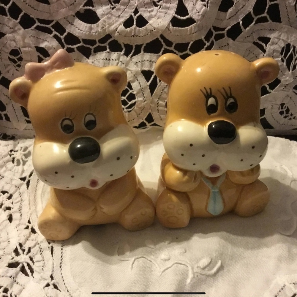 Vintage Bear boy and girl  salt and pepper shakers by Giftcraft, made in Taiwan